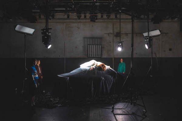 Das Leiden anderer betrachten | Copyright: Elke Walkenhorst